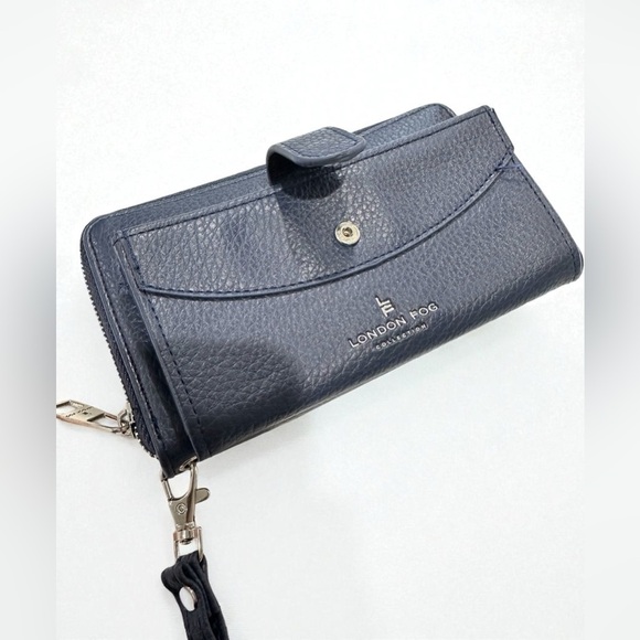 London Fog Navy Blue Clutch Wristlet - Picture 1 of 5